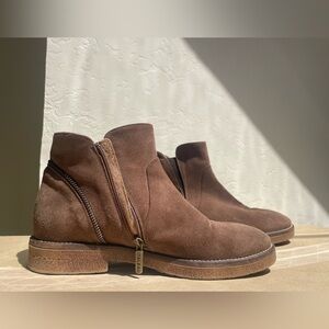 NWOT Italeau Women’s Waterproof Foliana Booties Size EU 39.5/US 9